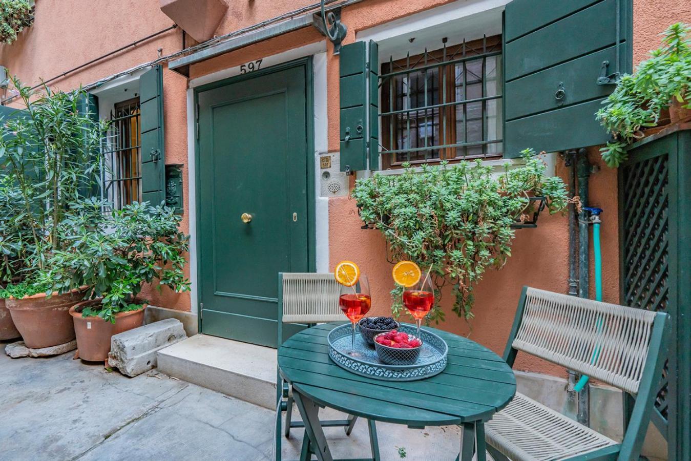 Apartament Lo Squero 1 The Secret Courtyard In Dorsoduro Wenecja Pokój zdjęcie